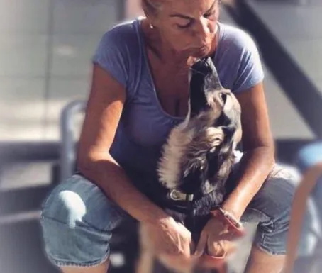 Helferin mit Hund der Cloudy’s Pfötchenhilfe Türkei