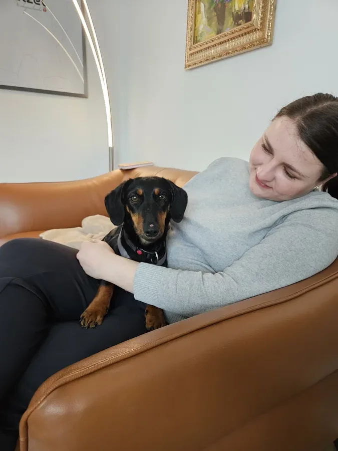 Leni von den T-Dogs auf dem Arm